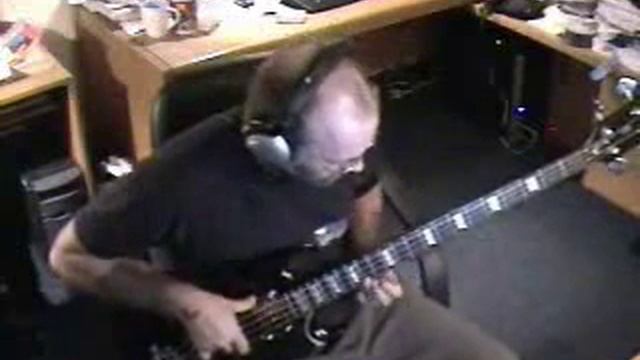 Me Soloing on my EB3 смотреть онлайн