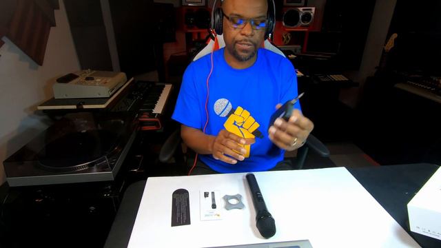 Wireless K025 Microphone - Under $30!!!!! Review смотреть онлайн