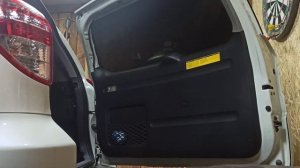 Рав 4 (|||) Как снять (накладка)Пластик 5 двери багажника Rav4