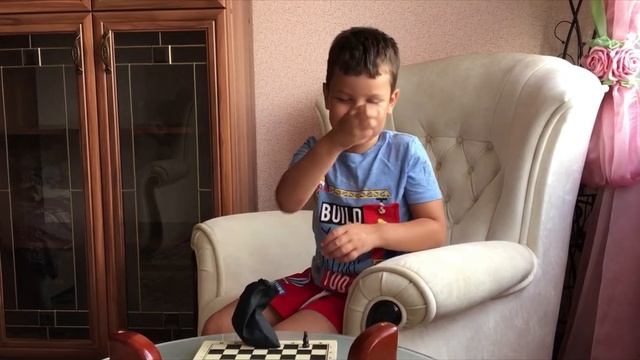 Шахматы для начинающих. Урок 3. Шахматные фигуры - надо знать солдат в лицо! смотреть онлайн