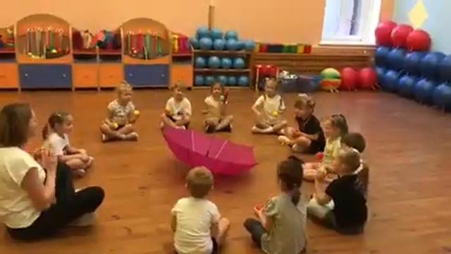 Физкультурный досуг «Веселый зонтик»