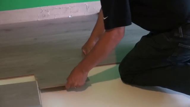 How to Install Laminate Angle Tap Locking System смотреть онлайн
