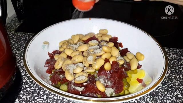 ?Иногда кухня остаётся холодной,  но обед вкусный на столе ??