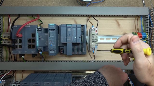 Solid state relays, how they work, how to wire it in to Siemens S7-1500 plc and trouble shooting ti смотреть онлайн
