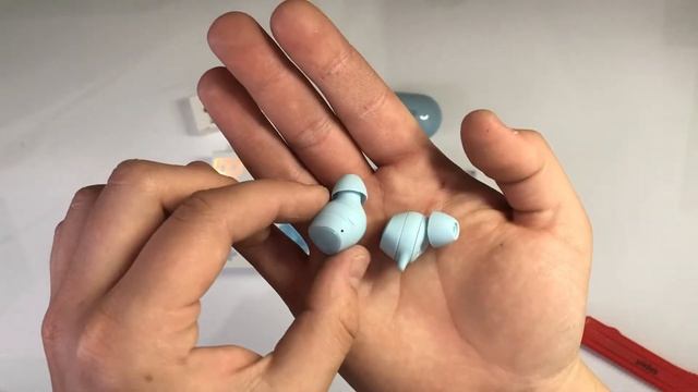 Видео обзор: Беспроводные наушники, блютуз наушники Samsung Buds+ с кейсом. Цвет: голубой смотреть онлайн