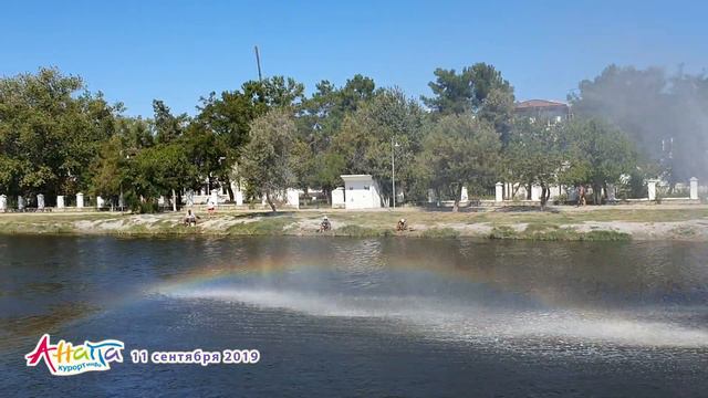 #АНАПА. ПОГОДА 11.09.2019. МНОГО ЛЮДЕЙ! ЦЕНТРАЛЬНЫЙ ПЛЯЖ. Чистое море. Радуга в реке! Детский парк. смотреть онлайн