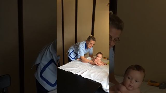 ОПОРА НА РУКИ : ЧТО ДЕЛАТЬ, ЕСЛИ РЕБЁНОК НЕ ОПИРАЕТСЯ НА РУЧКИ. Упражнения и рекомендации.Мария Ерж смотреть онлайн