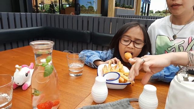 lavender farm cafe смотреть онлайн