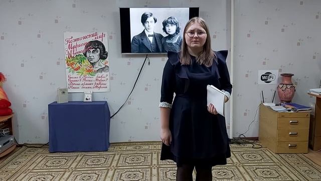 М.Цветаева "Мне нравится, что вы больны не мной" Читает Злата Уколова. смотреть онлайн