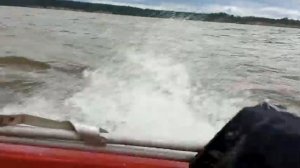 На лодке Крым с мотором Suzuki dt 30 rs по волнам.