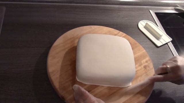 Трехэтажный свадебный торт с бабочками смотреть онлайн