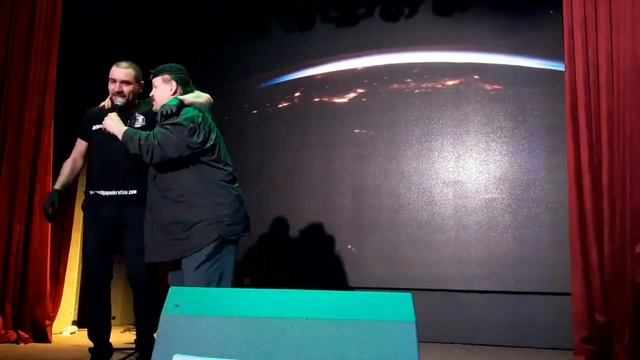 А снится нам трава у дома, советская песня про космонавтов на концерте в Москве на колизей-холле смотреть онлайн