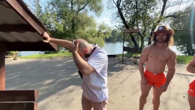 ЛЫСЫЙ ИСТЕРИЧКА НА ШАШЛЫКАХ С СУПЕРСТАСОМ, ДАВОЙ, БРАТИКАМИ И КОРЕШОМ смотреть онлайн