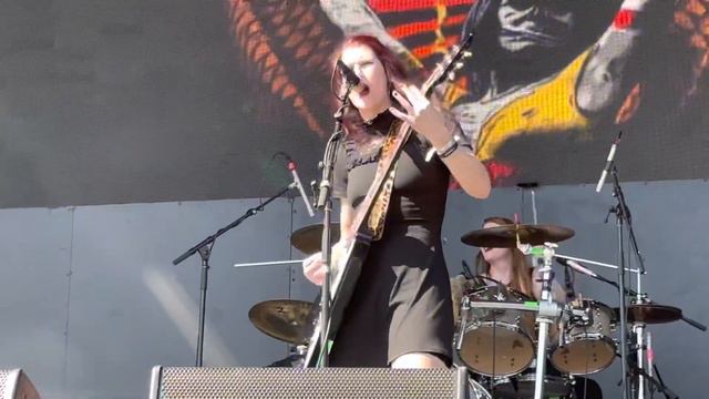 Kittie - “Spit” - LIVE @ Sick New World Festival - 5/13/23 Las Vegas, NV *FRONT ROW* смотреть онлайн