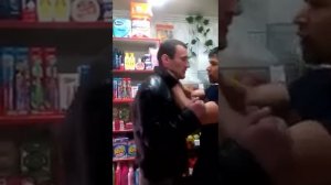 Охранник поймал вора в магазине😱