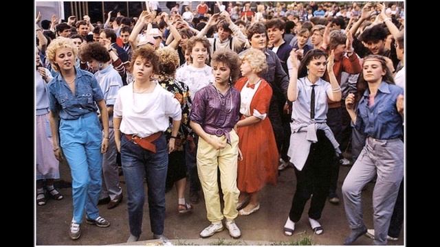 КАК РАНЬШЕ ОДЕВАЛИСЬ / КАКАЯ БЫЛА МОДА В 80-90-2000Х смотреть онлайн