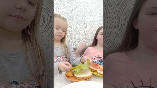 ДЕЛАЕМ БУРГЕРЫ В ДОМАШНИХ УСЛОВИЯХ🍔 смотреть онлайн