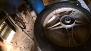 Мопед Альфа 110 . Снятие заднего колеса . Замена камеры .