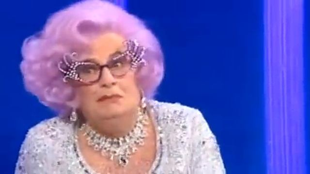 Dame Edna Everage interview (Parkinson, 2004) смотреть онлайн