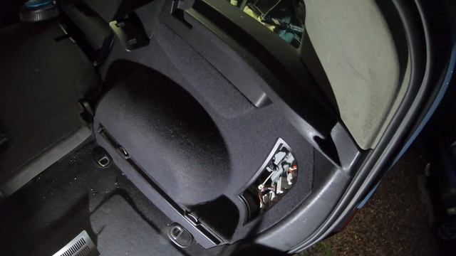 How to open an Audi A2 fuel flap with a broken switch or flat battery смотреть онлайн
