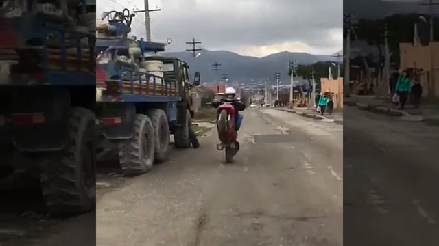 Stunt Suzuki ZZ Inch Up Sport (FZM)