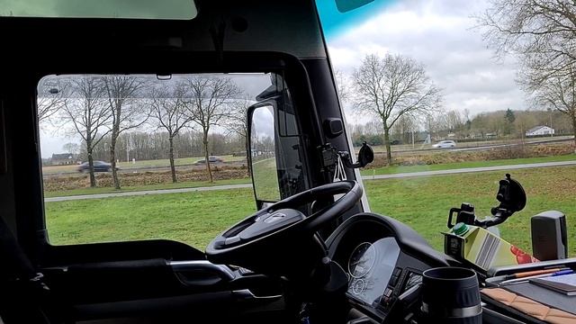 ПРИКЛЮЧЕНИЯ В ГОЛЛАНДИИ, НЕМЕЦКОГО ДАЛЬНОБОЙЩИКА