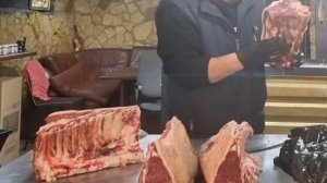 КАКОЕ МЯСО ИСПОЛЬЗУЮ ДЛЯ СТЕЙКОВ.ЗАКЛАДКА ШКАФА СУХОГО ВЫЗРЕВАНИЯ.