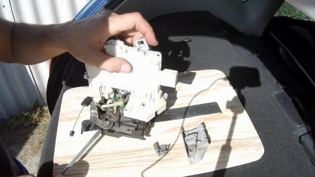 SEAT ALTEA сборка замка двери.Door Lock Module Repair - Seat ,Volkswagen, Skoda, Audi смотреть онлайн