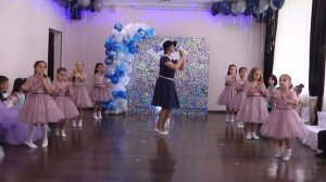 Танец Мерри Поппинс с выпускницами 2021г.