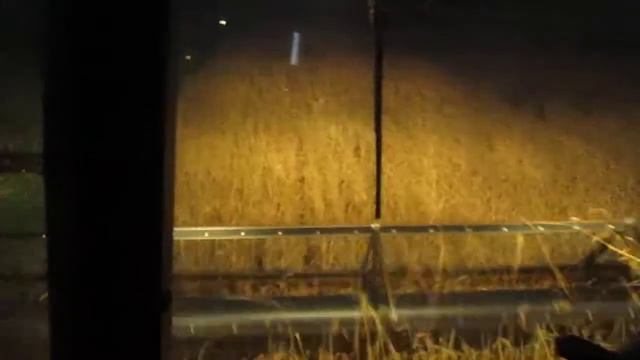 Уборка пшеницы поздним вечером, Акрос 550 смотреть онлайн