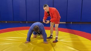 #53 САМБО УЩЕМЛЕНИЕ МЫШЦ ПРЕДПЛЕЧЬЯ через ногу. Школа самбо для взрослых и детей Sambi.st