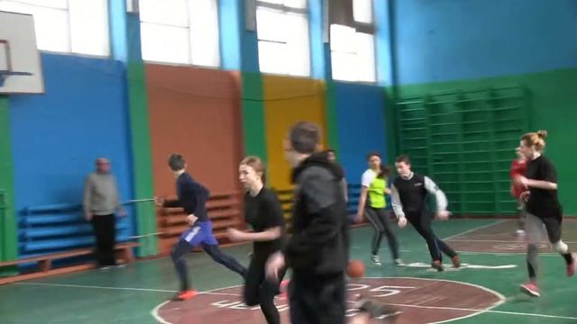 Школьный спортзал