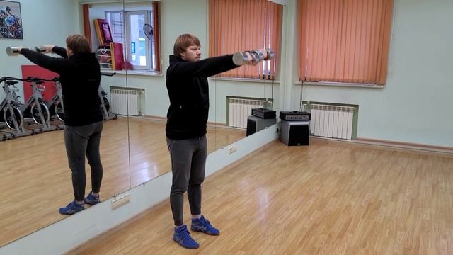 Подъем гантелей перед собой - Техника выполнения упражнения смотреть онлайн