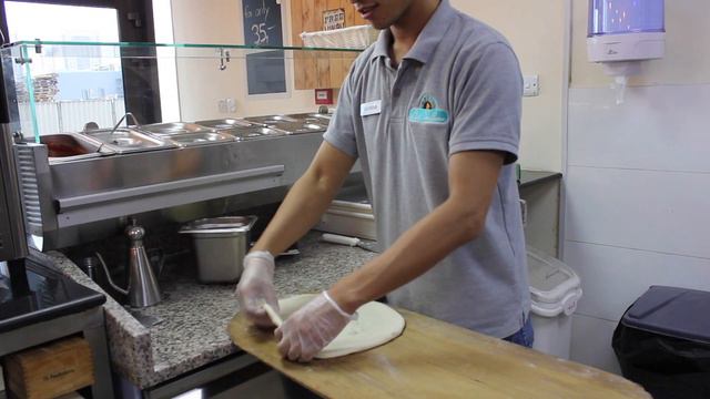 How Emirates Airlines Pilot opened his pizzeria in Dubai. Pizza Sabbioni. смотреть онлайн