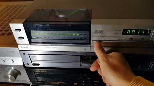 Philips CD-303 First gen CD player Circa 1983 Very cool!