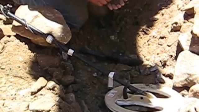 Metal Detecting A Gold Nuggets With A Minelab GPX-4500 Metal Detector