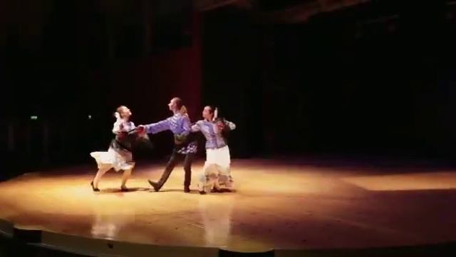 Сибирский лирический "Две девчонки, один парень". смотреть онлайн