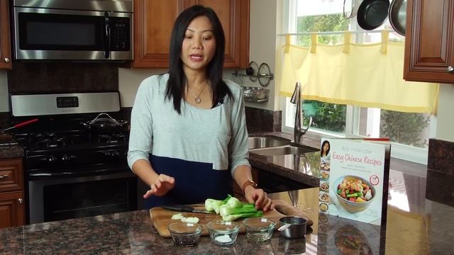 How to Cook Baby Bok Choy Like a Chinese Restaurant : Asian Cuisine смотреть онлайн