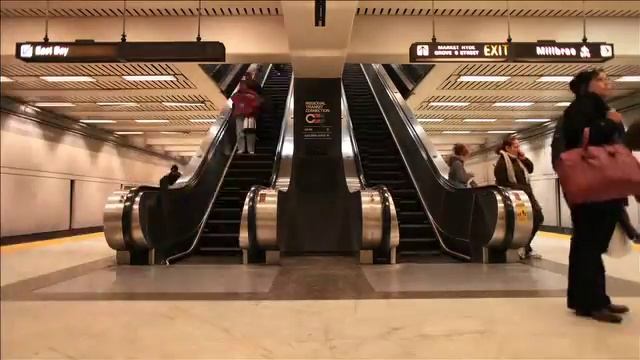 Люди на эскалаторе (Клип) смотреть онлайн