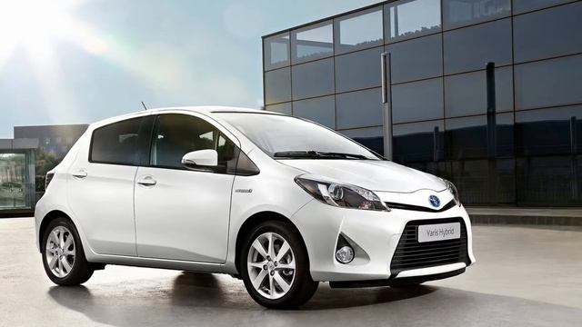 Toyota Yaris Hybrid смотреть онлайн