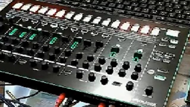 Roland　AIRA TR-8 MEMO3 смотреть онлайн