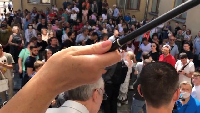 Те, кто должны соблюдать законность - сами её нарушают...