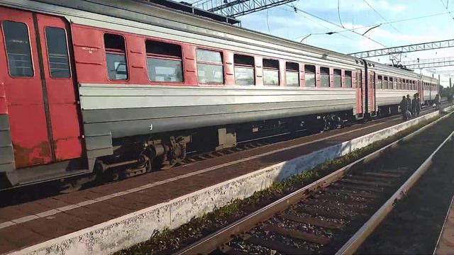 Прибытие электропоезда ЭР2К-1149 на станцию Сарбала. смотреть онлайн