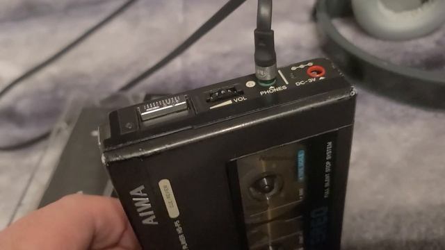 Cassette player AIWA HS-P5 demo. Very cute vintage cassette player with excellent sound. смотреть онлайн