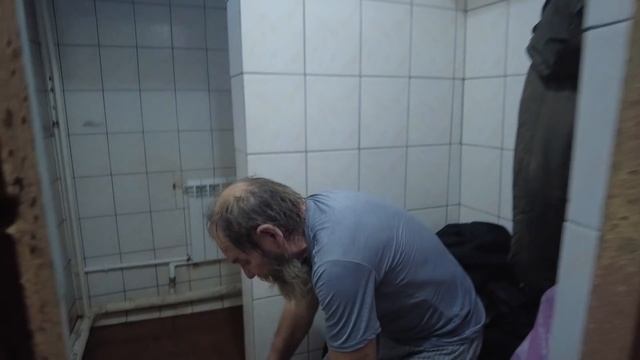 ПОХОД В БАНЮ Владимир (бездомный) 2 недели не мылся! смотреть онлайн