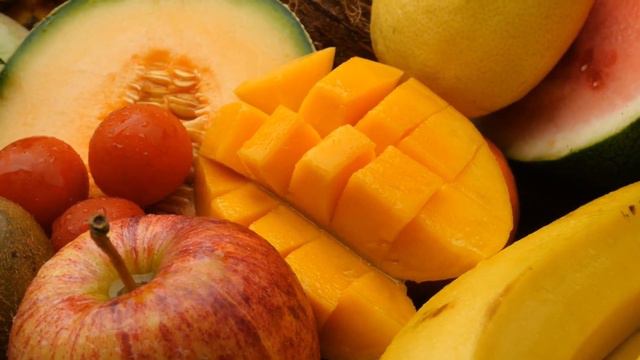A FORMA CERTA DE ALIMENTAR SUA CALOPSITA! смотреть онлайн