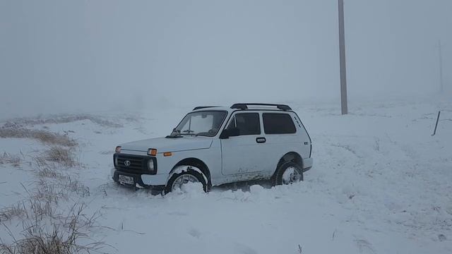 НИВА.ВАЗ 2121.СТОК.Катаемся по снегу. смотреть онлайн