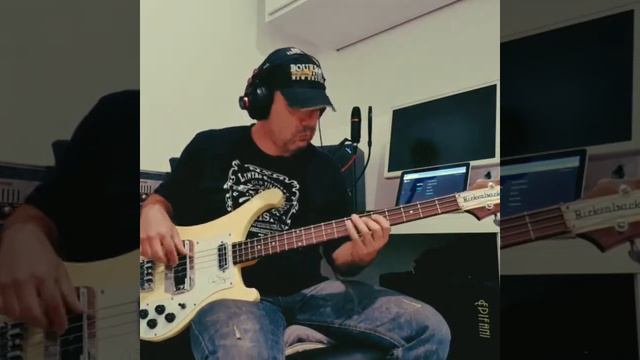 Signed Sealed Delivered - Bass Cover - Peter Frampton (Stevie Wonder) смотреть онлайн