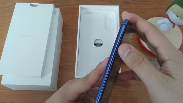 Unboxing Xiaomi Mi9 SE смотреть онлайн