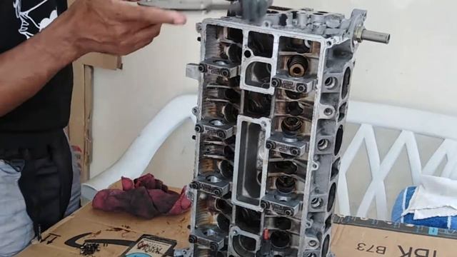 FORD ESCAPE 2005 HEAD REBUILD смотреть онлайн